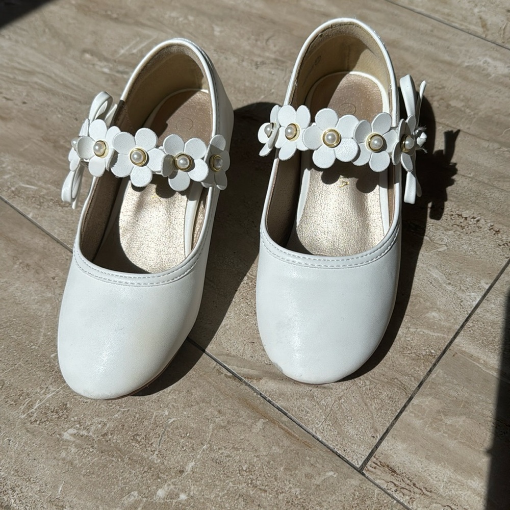 Girls size 12 shoes with little heel!
